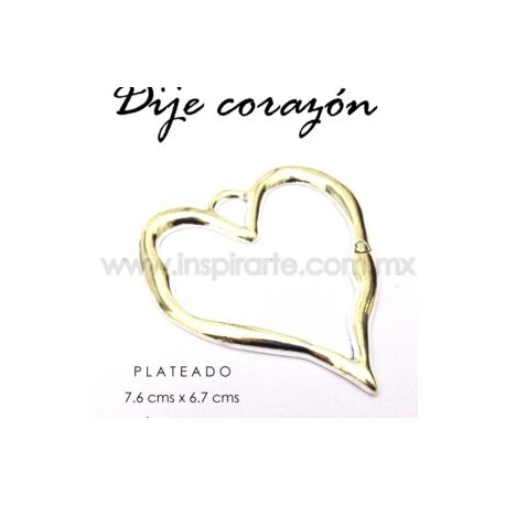 Dije corazón plateado 7.6 cms x 6.7 cms
