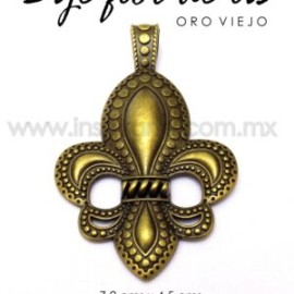 Dije flor de lis 7.2 cms x 4.5 cms